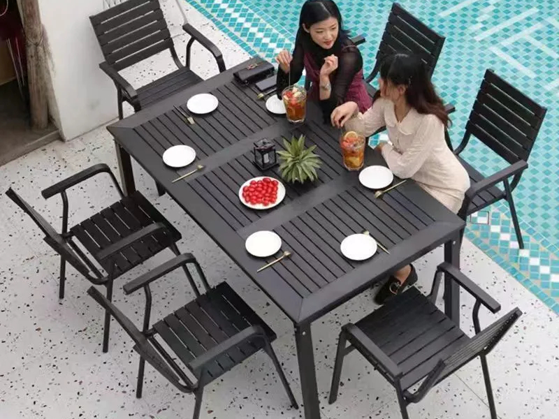 Outdoor Table and Chairs 001